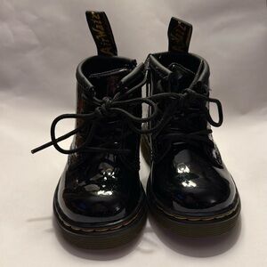 Like new patent leather black Dr. Marten’s size 4T